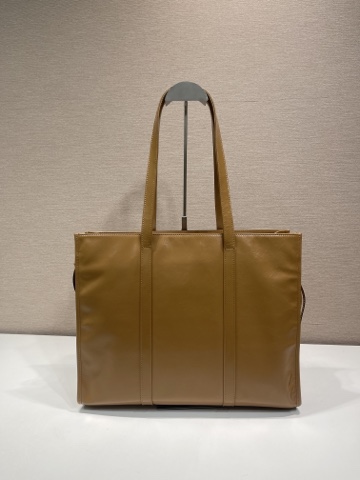 Pra*a tote bags